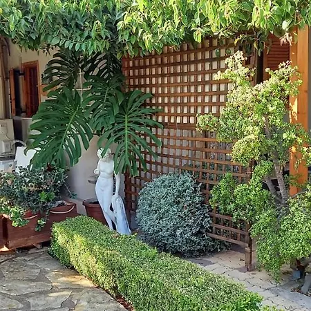 Tatil Evi Olives House Vromonérion
