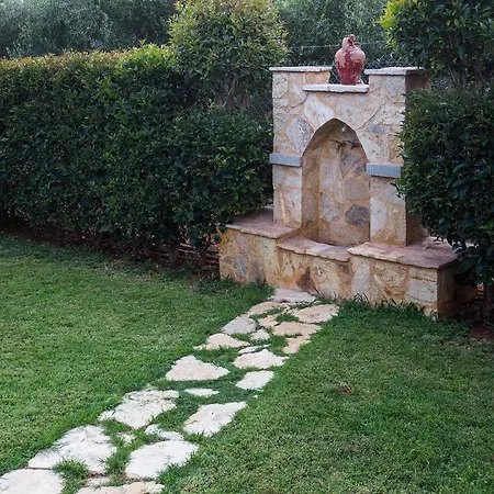 Holiday home Olives House Vromonerion